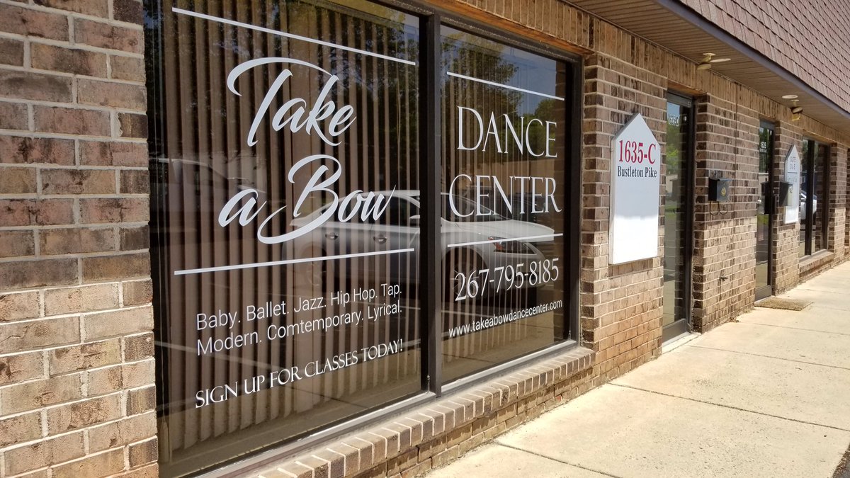NationalSignShp's tweet image. Every window is an advertising opportunity! We can help you create custom window graphics and lettering for your business. Give us a call or stop by the shop today! #windowlettering #windowsigns #windowgraphics #signs #signage #marketing #advertising #graphicdesign #typography