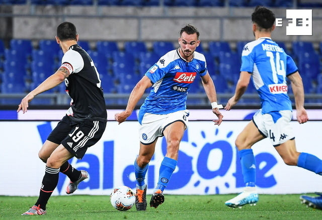 EFEdeportes's tweet photo. #ÚLTIMAHORA | 0-0 (4-2). El Nápoles vence al Juventus en los penaltis y gana la #Coppaitaliafinal.

📸 Ettore Ferrari https://t.co/HACY2PWQto