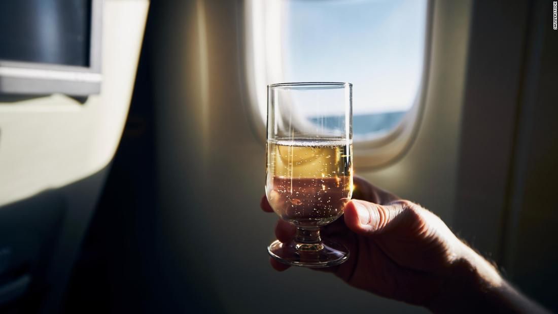 indykeyhotels's tweet photo. Airlines ban alcohol on planes in response to Covid-19 https://t.co/fa0xFiAc3S https://t.co/mhkQpjH2SX