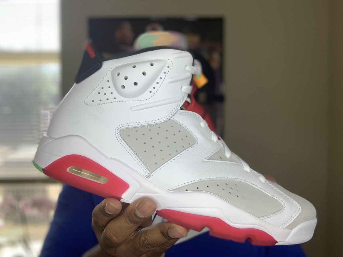 _UPNCOMING1's tweet photo. ๐จNEW PICKUP ๐จ
I donโt know about yall but Iโm glad the local stores are back open! ๐ฅ๐ฅ@snkr_twitr
#Airjordan6
#hare6s
#Nike https://t.co/TJTD7hK6yR