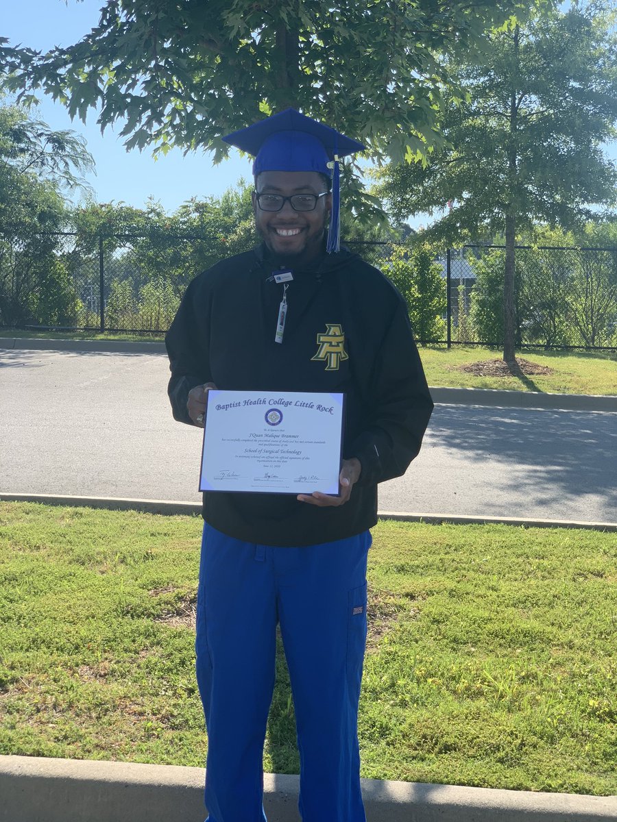 3igSoulja's tweet image. Graduted today 👨🏽‍⚕️ just want to thank God and my family and friends. Thank you all for the support. Next I will be attending the Army medical college and moving to Texas this fall 🙏🏾 🖤💪🏾. #gynsurgery #firstassist #obgyn #cst