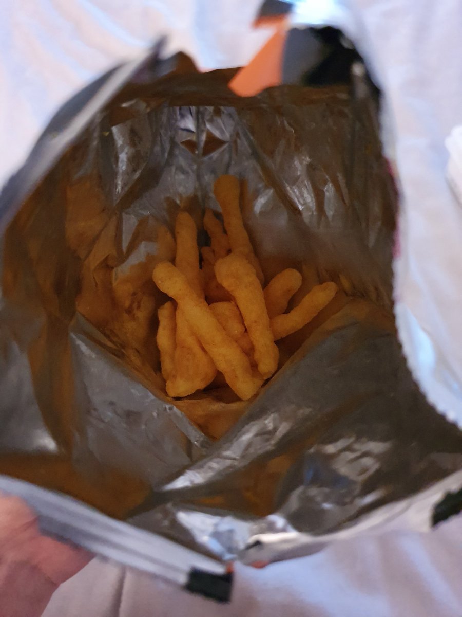 DanielDraper11's tweet image. Not very impressed with this bag of #niknaks @KPSnacks. Think your packing machine must be broken!