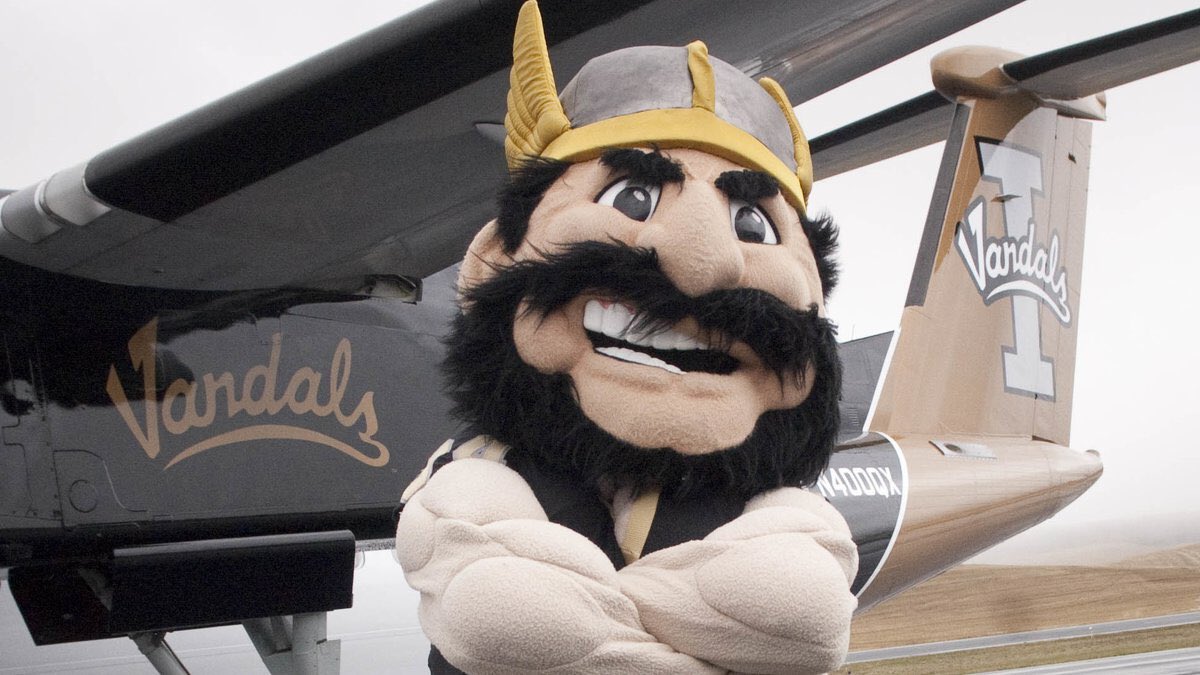 BarstoolUIdaho's tweet photo. There are:

• 76 Eagles
• 46 Tigers/Bengals
• 40 Bulldogs
• 27 Cougars of some kind
• And even 5 bRoNcOs

BUT THERE IS ONLY ONE VANDAL
#NationalMascotDay #GoVandals 

(@UIdahoAlumni) https://t.co/sCb5vKy6X0