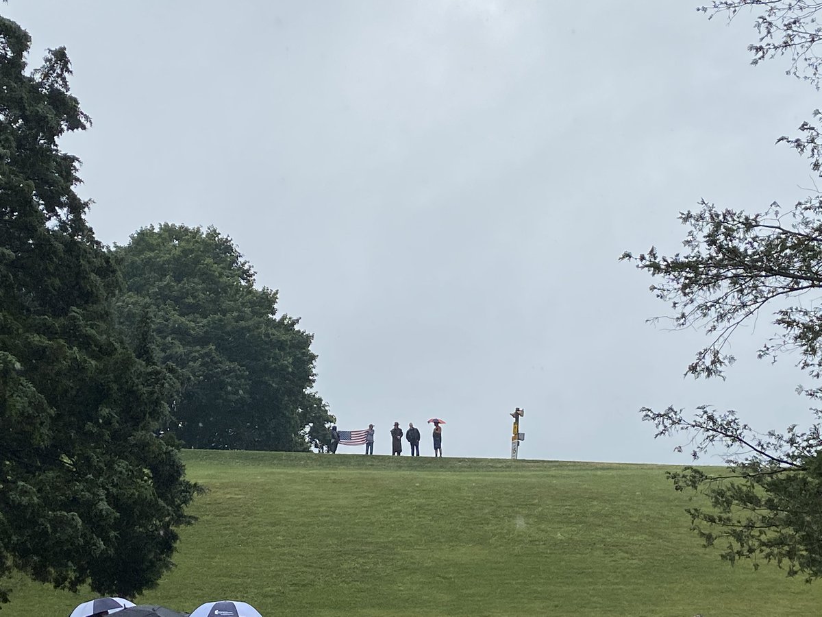 it’s interesting that these counter protesters are clearly demonstrating their belief that the american flag represents an opposition to the idea that black lives matter.