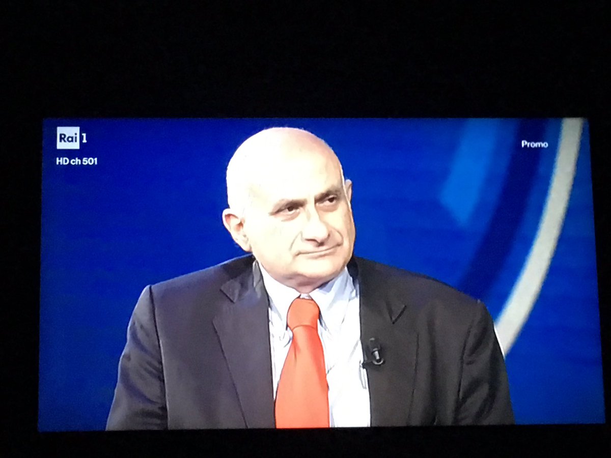 RossEleven's tweet photo. Benvenuto al pubblico di #PortaaPorta ovvero #NotteHorror https://t.co/lMkuyzXnbS