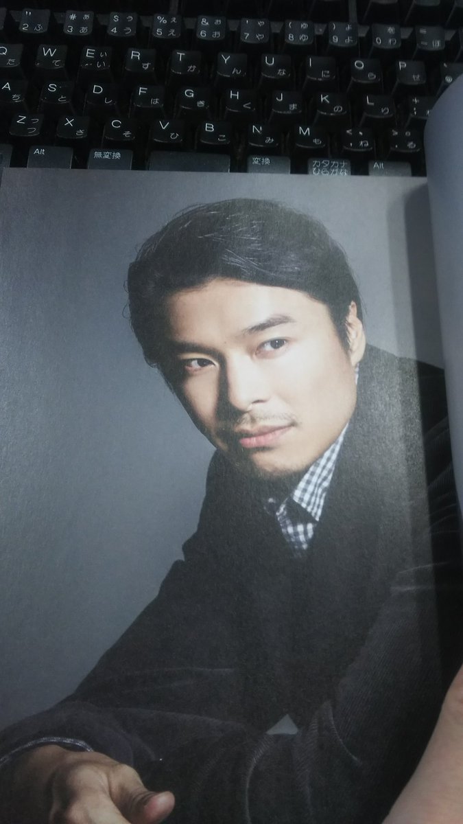 オニヘイ55 こんな雑誌も買ってしまった 母が朝 ポストから持ってきたので つい会社にお連れしてしまった 進撃の巨人の頃ですね 結構な頁数なので楽しみ オーサム という雑誌です 長谷川博己