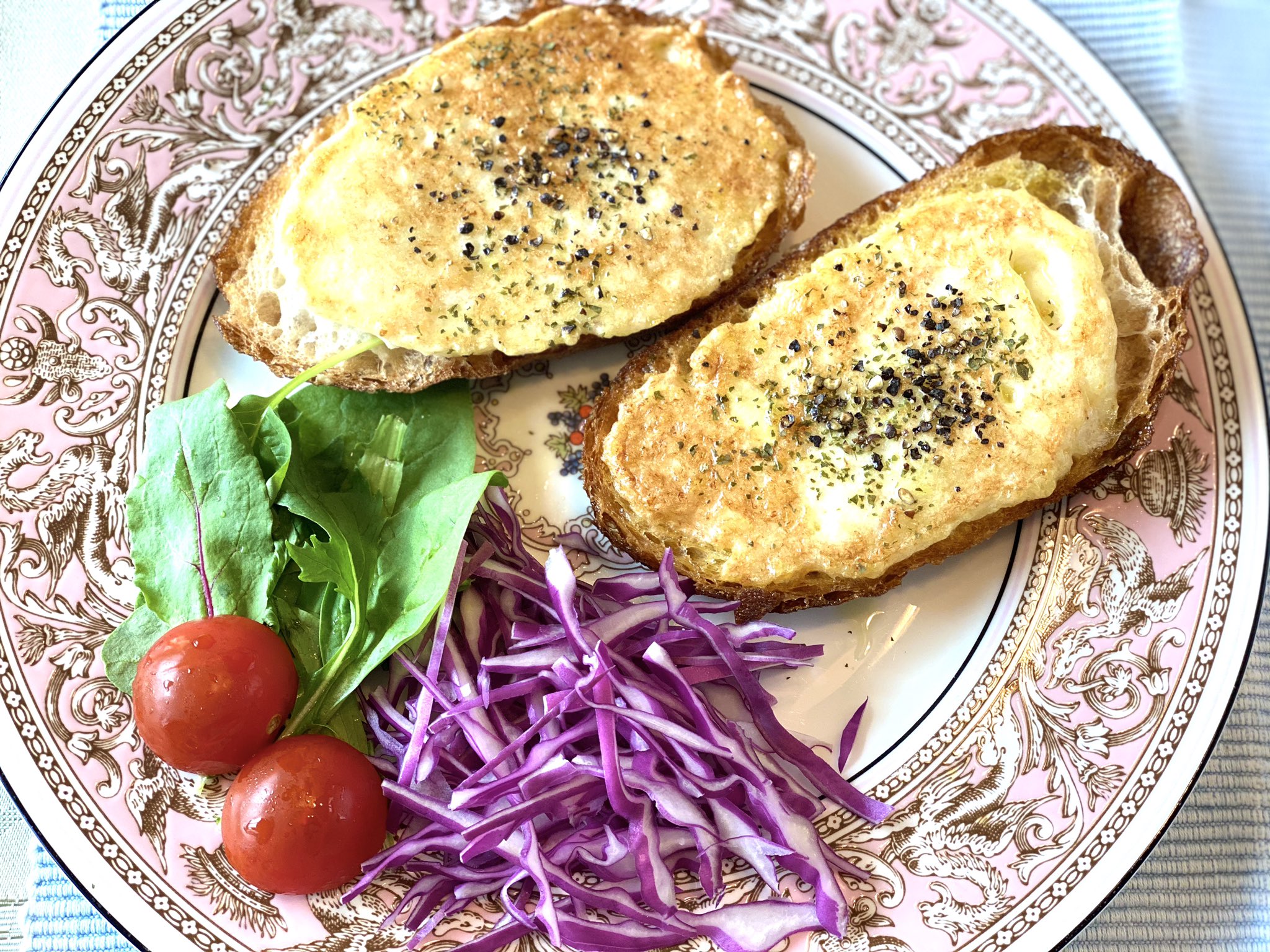 تويتر Mayumayu على تويتر Bistroj O 海老パン Bistroj Oの海老パンが好き過ぎてお家でも作ってみた エビのふわふわの食感とパンのカリっという食感がgood レシピ エビ5尾 卵白1個 玉ねぎ少々 酒 塩 片栗粉をフードプロセッサーで混ぜてパン に塗り揚げ