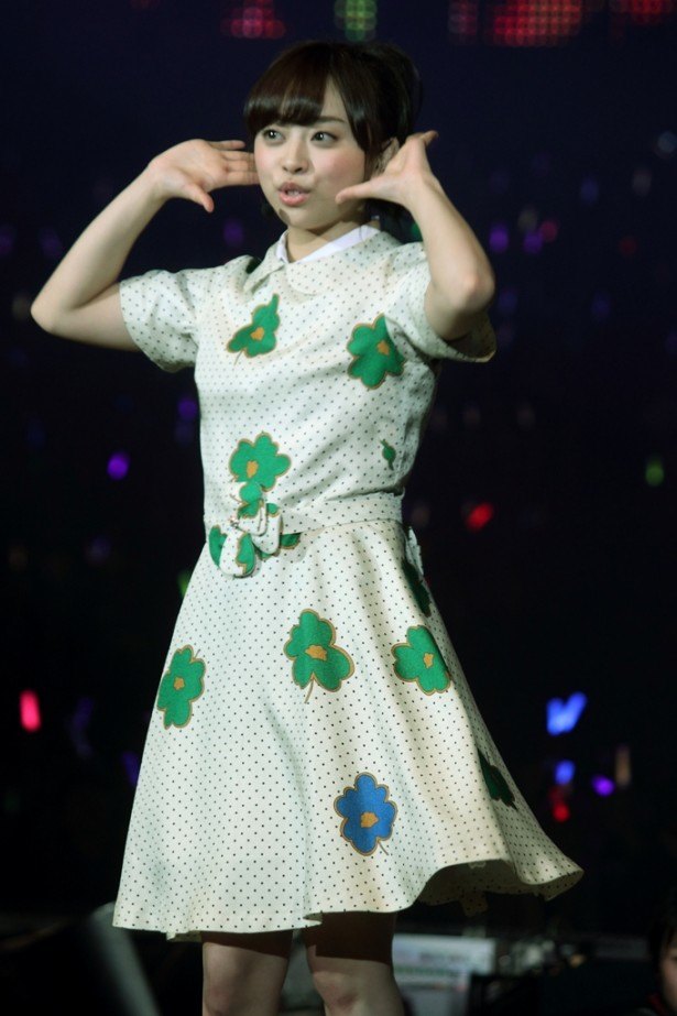 Bonus 1 ⊿ Namida ga Mada Kanashimi Datta Koro [MV & Perf. Costume]THE BEST Nogi B-Side! This simple dress came with boldly printed flowers in green, blue and purple. If you look closely, you could see the adorable flower-shaped belt made to blend in. https://twitter.com/korobizaka/status/1272281227941347333?s=20