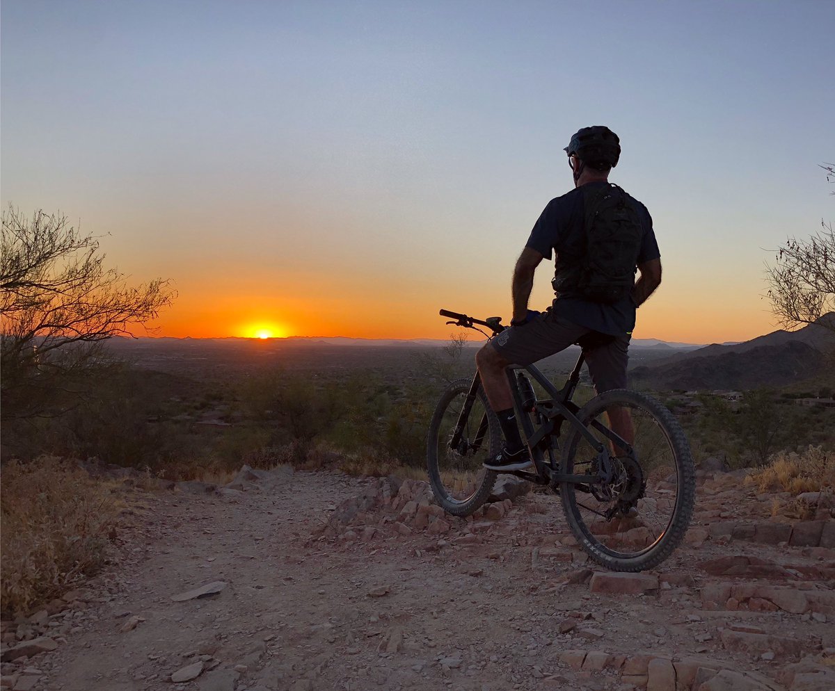 Enjoying the sunset... but also out of breath #ItsADryHeat #LegDay #EminentCycles #Scottsdale #Arizona #McDowellMountains #EminentAmbassadors #Onset #29er #MTB #MTBAZ