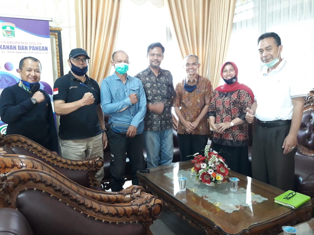 Menerima BPBAT Jambi dalam rangka verifikasi calon penerima bantuan pemerintah berupa Bioflok di Kab.Solok
<a href="/kkpgoid/">KKP RI</a> 
<a href="/BudidayaKKP/">Budidaya KKP (DJPB)</a> 
@BPBAT_JAMBI