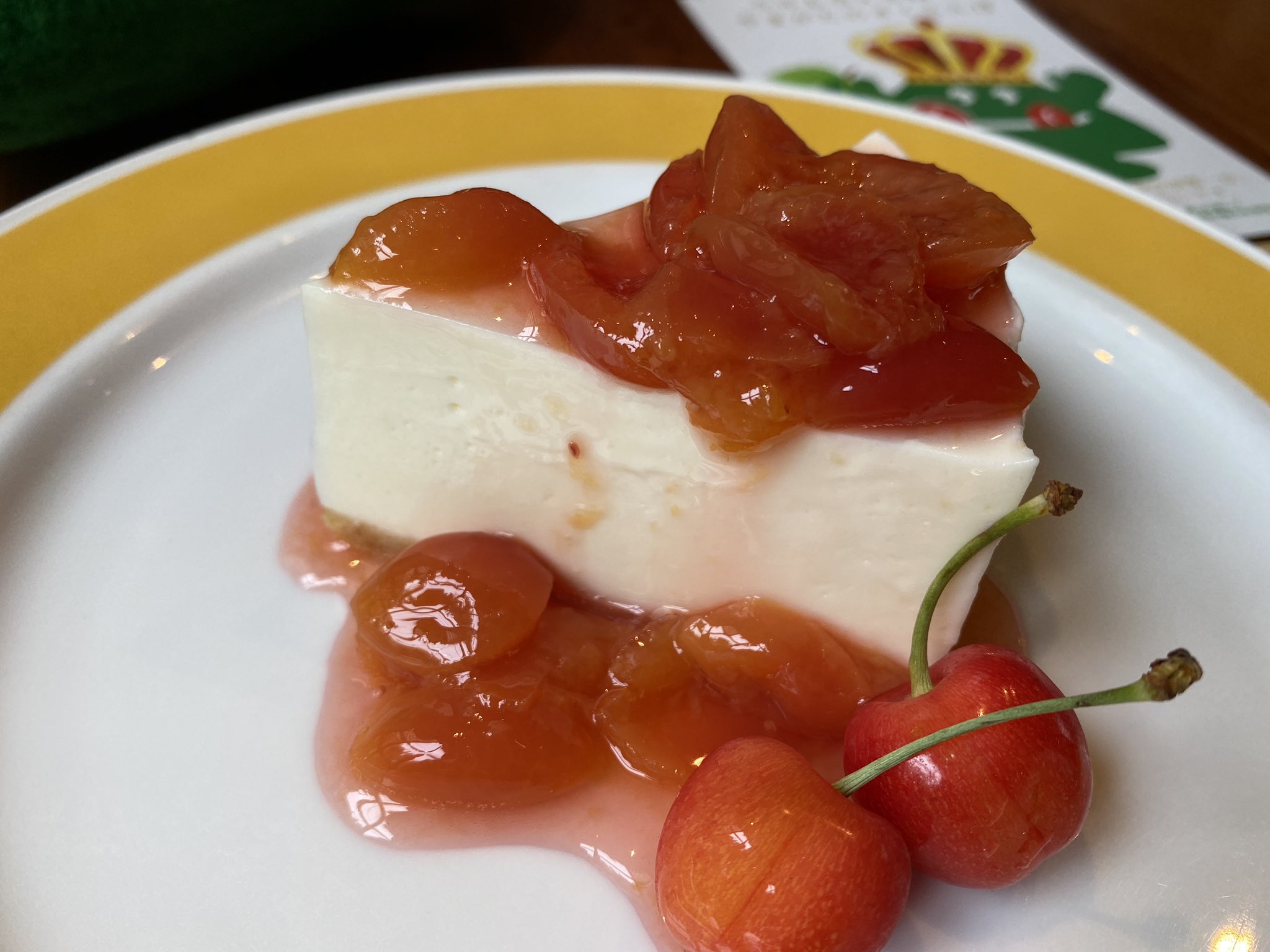 銀座 日東コーナー 1948 On Twitter さくらんぼのレアチーズケーキ 今日と明日のみ限定ほぼ10食 お昼のみのご提供 山形県産さくらんぼ佐藤錦にリンゴ酒を吸わせて作ったコンポート さっぱりとした懐かしい味のレアチーズケーキに コンポートをたっぷりのせて おいし