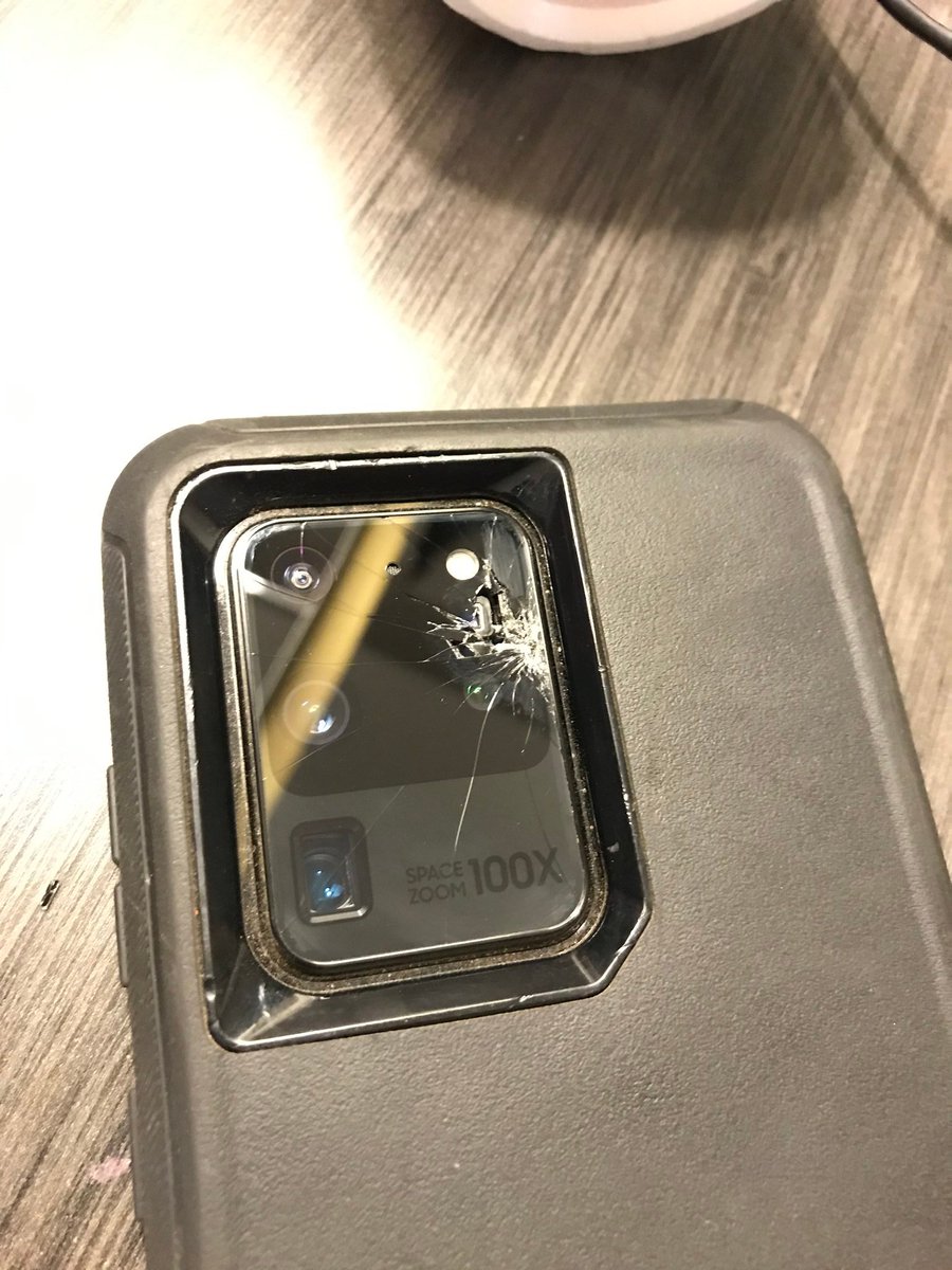 AngelIgnacioF's tweet image. #samsung back camera glass on the #S20Ultra is faulty. The glass randomly shatters. Poor design. All the cameras are ruined.