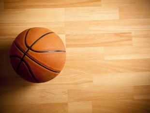 Merca20's tweet photo. Un anillo con sensores será usado por la NBA, para detectar COVID-19 en sus jugadores - https://t.co/rI1PfHeysG https://t.co/TGqtov0LS9