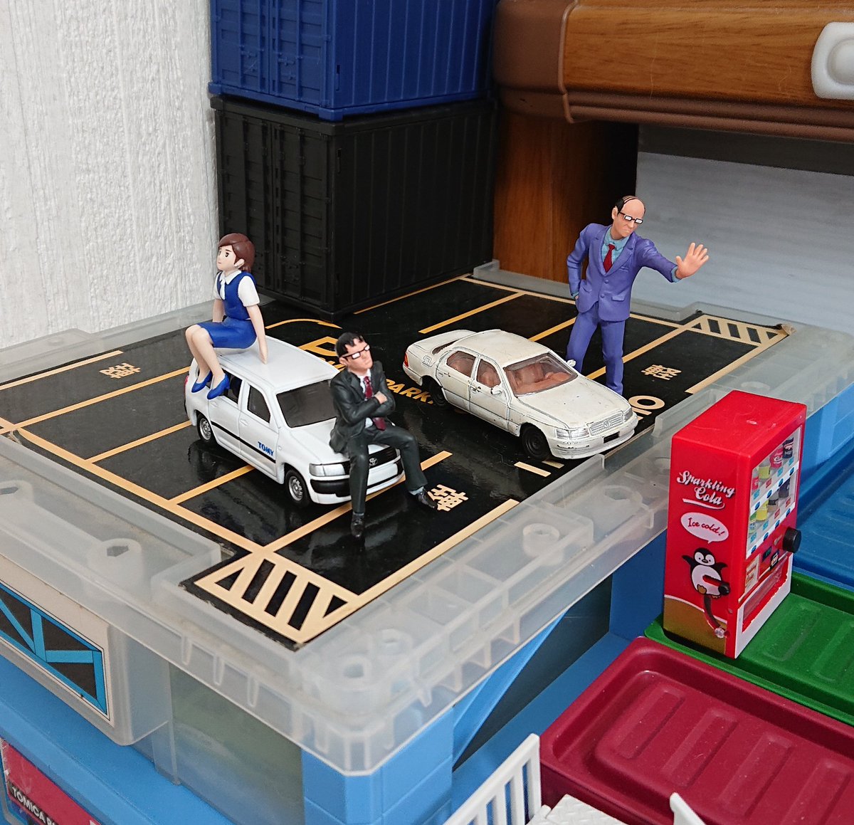 ふぁっきん ふぁっじ さあ コーヒーを飲んだら我々も出発だ 仕事はスピードが命 ライバル社をぶっちぎるぞ オモ写 かっこいいおっさん フチ子 トミカ ミニカー