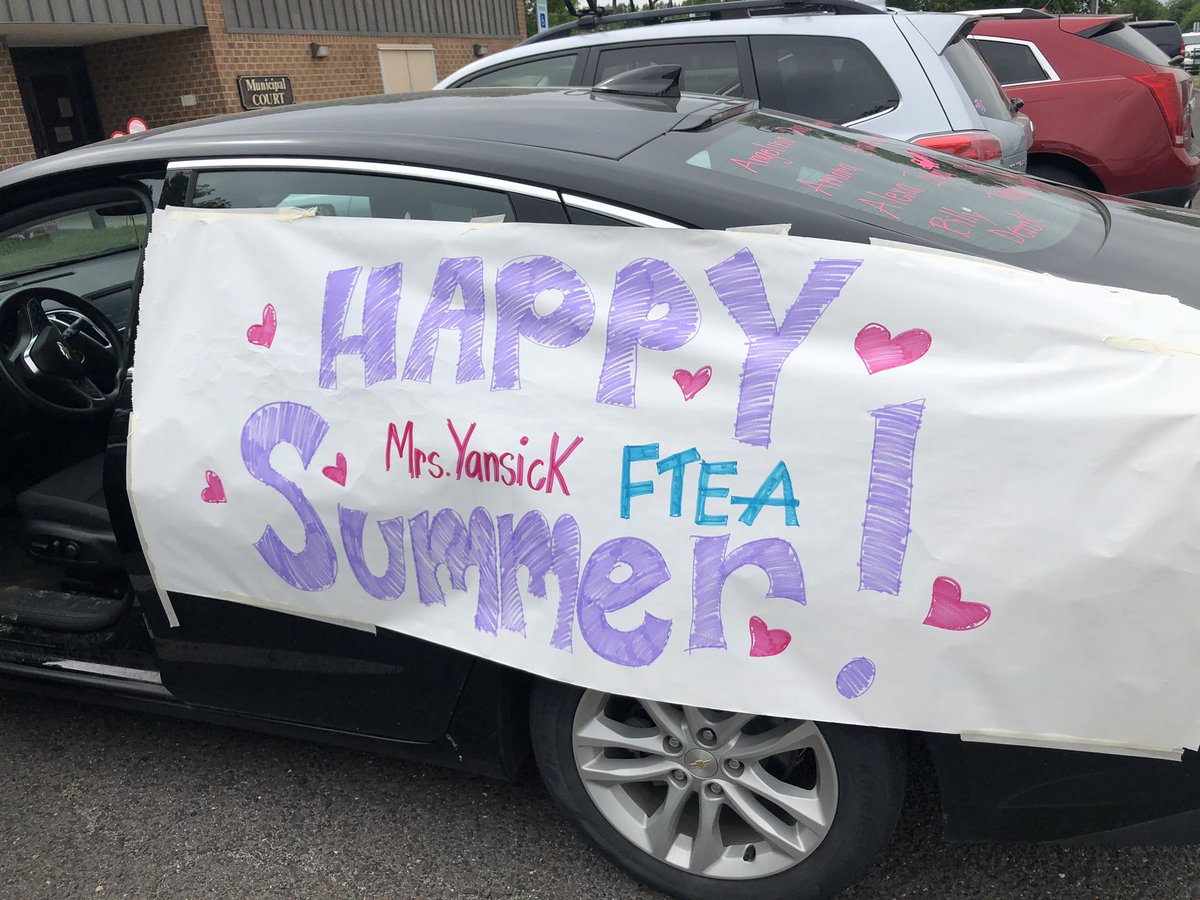 Had to say goodbye just ONE more time to my kiddos, before our HAPPY SUMMER officially began! ☀️✌🏼😎Teacher Parade showing our kids just how much we miss and love them! 💕