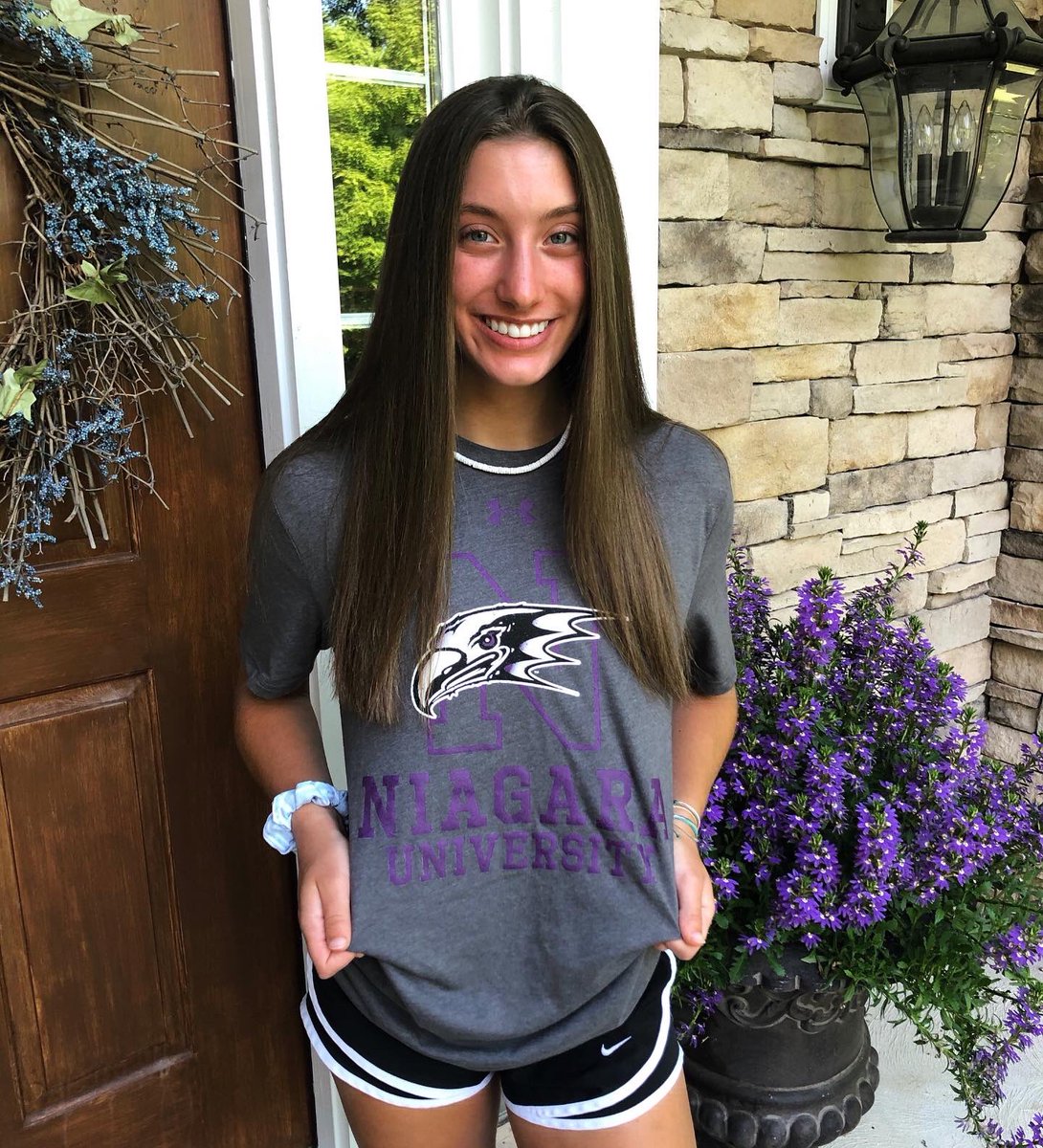 bellaperoni's tweet photo. SUPER excited to announce my verbal commitment to play DI volleyball at Niagara University!! I’m so thankful for all the support from my parents, family, coaches, and teammates along the way that helped me achieve my dream!! Go purple eagles!💜🦅 @NiagaraVB @BeaumontSchool1 https://t.co/30spQr8Hhn
