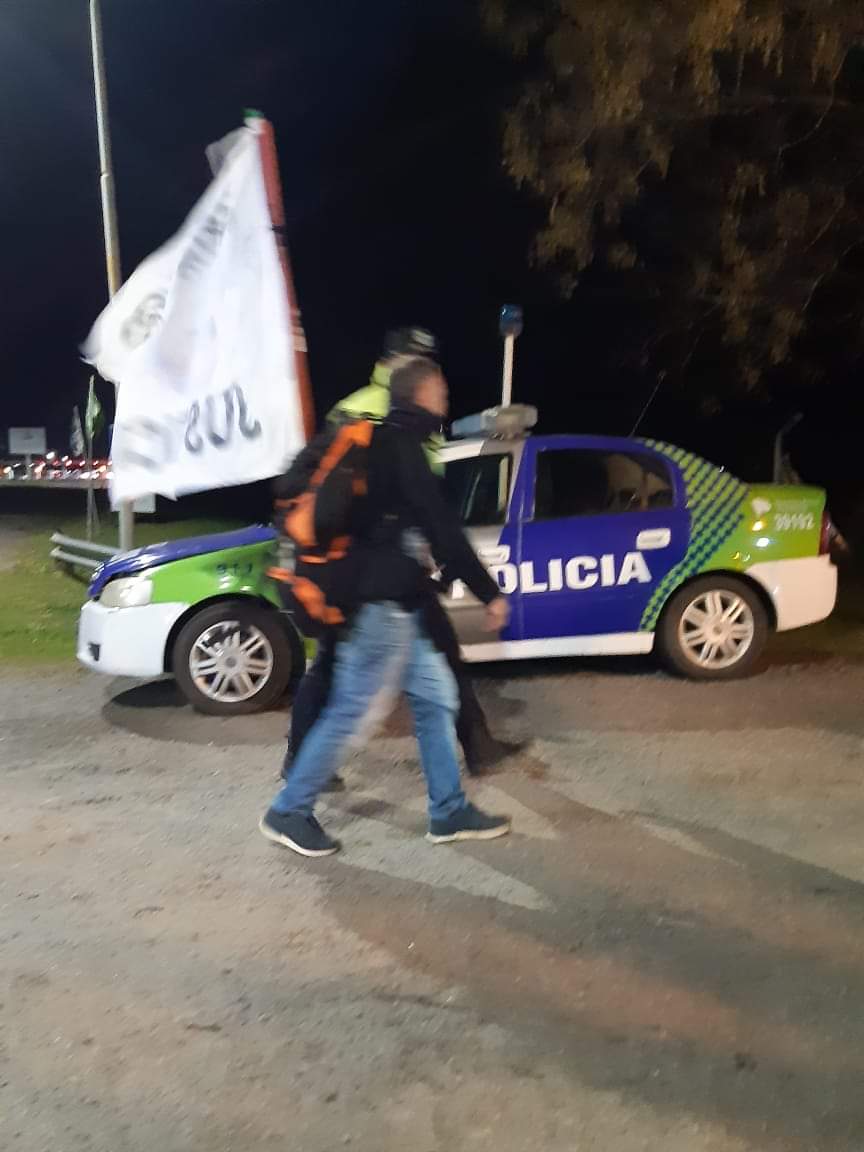Rey_Reichu's tweet photo. 🇦🇷 Guillermo Ovejero paso el Km 100 y recién llegó al Destacamento de #SAMBOROMBON donde pasará la noche. Vamos Guillermo 💪💪 https://t.co/OWgUKXj6Ab