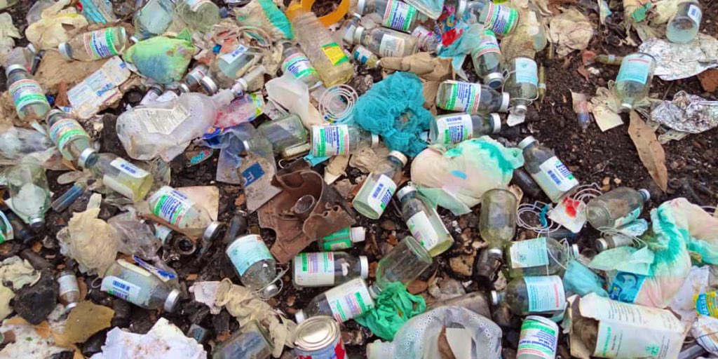 djibny's tweet photo. 🚨partager🚨
🚨#Scadale #écologique🚨
Ce qui suit c’est le désastre causé par l’hôpital régional de #Sedhiou qui est en face du fleuve #Casamance 😢
Notre littoral Agonise 🤒
Mr le Maire de Sedhiou! REACTION bok 😡
#Sunulittoral @SAVE_DAKAR @ndaofary @Cassis_Ibra @jalybadiane https://t.co/SirCMc5hJb