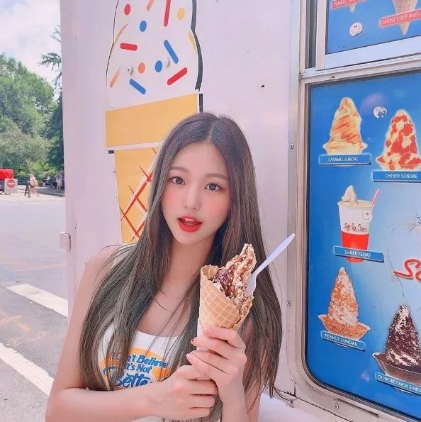 วันนี้พาเด็กน่ารักมากินไอติมค่ะเลยขอถ่ายรูปเก็บเอาไว้ แต่เด็กทำท่าอะไรก็ไม่รู้เนี่ย คราวหน้าทำอีกนะ