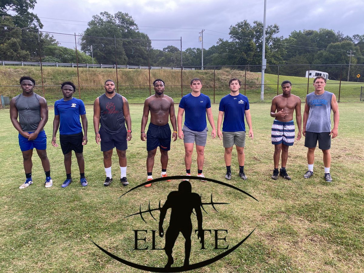 CoachWhitmire's tweet image. Rain ain’t stop anything, great linebacker session with some young men that’s hungry .... #EPT #linebackertraining 🤟🏿 don’t talk  my head off show me....