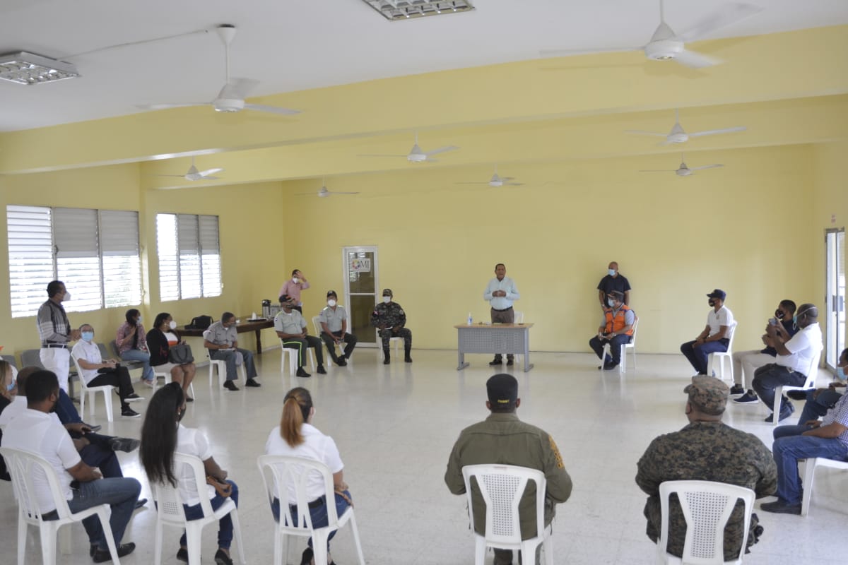 Los integrantes del Comité de Prevención Mitigación y Respuestas de La Altagracia, presidido por el señor gobernador, licdo. Ramón Güilamo, sostuvieron un encuentro la tarde de este miércoles, con la finalidad de tomar acciones preventivas ante cualquier evento atmosférico.