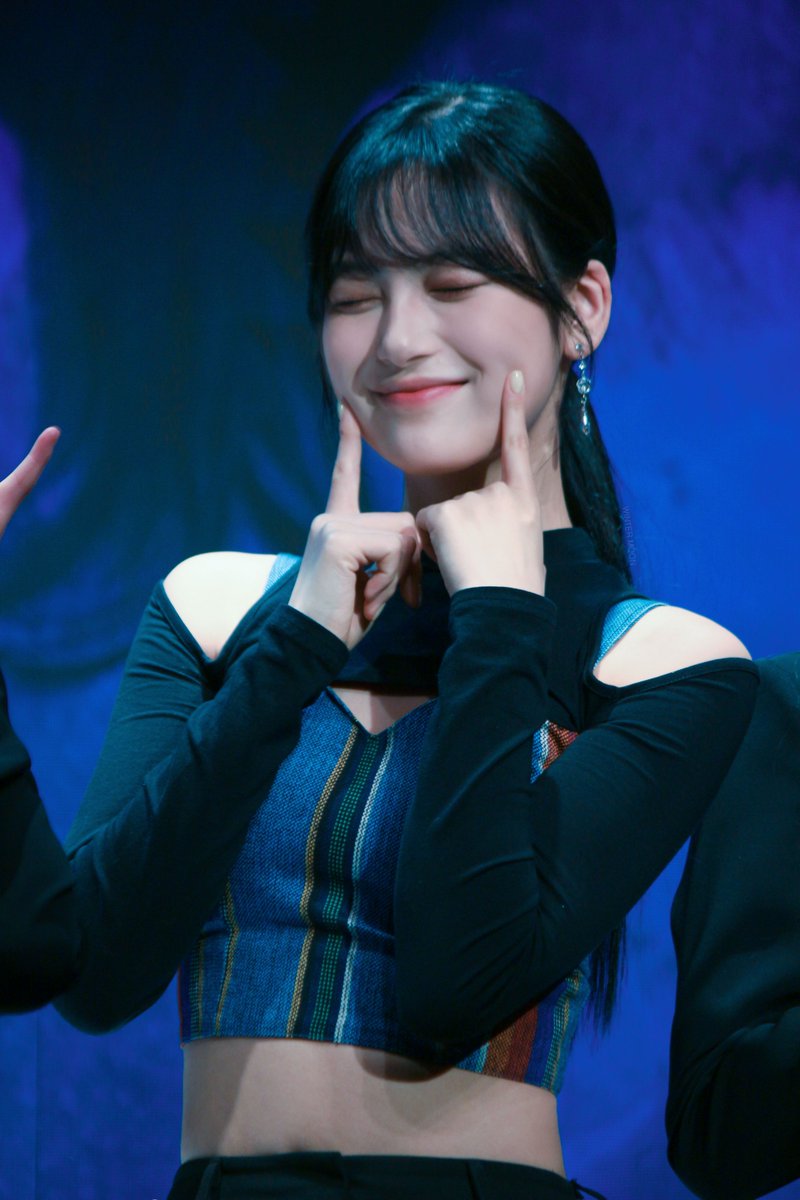 Winter_M00N's tweet photo. 200524 용산 팬싸인회

#버스터즈 #Busters #지수 #정지수
@Busters_idol https://t.co/9gDbnol1dJ