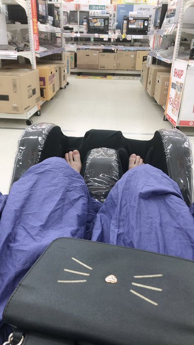 今日は仕事が休みです  下の子はまだ生後5か月だし上にもいるけど週5日仕事してる  疲れた体にしみる https://t.co/7QhjEVElSI