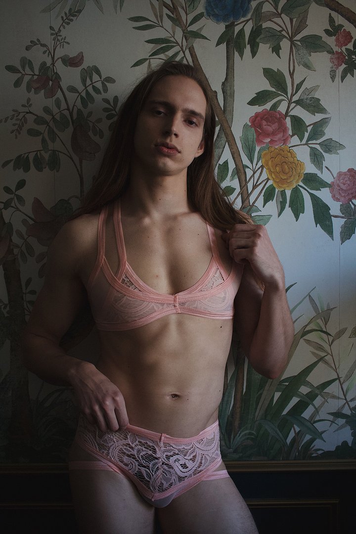  @CantiqLA: Cantiq is a size and gender-inclusive store based in LA currently selling genderfluid collection of all looks and varieties. Really beautiful, hand-crafted, delicate-looking underwear and bodysuits!  https://www.cantiqla.com/ 