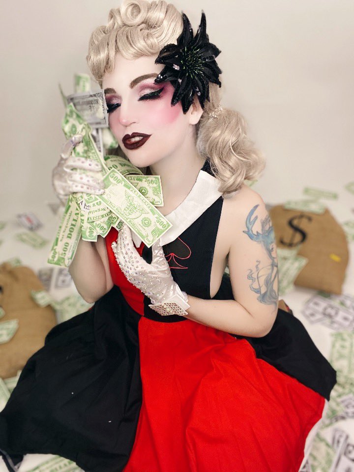 Xena Zeit Geist Vintage Harley Says Vintage Outfits Not Vintage Values Cosplay Vintagestyle Harleyquinn Ig Tiktok Xenazeitgeist T Co 4cr6ehfzha