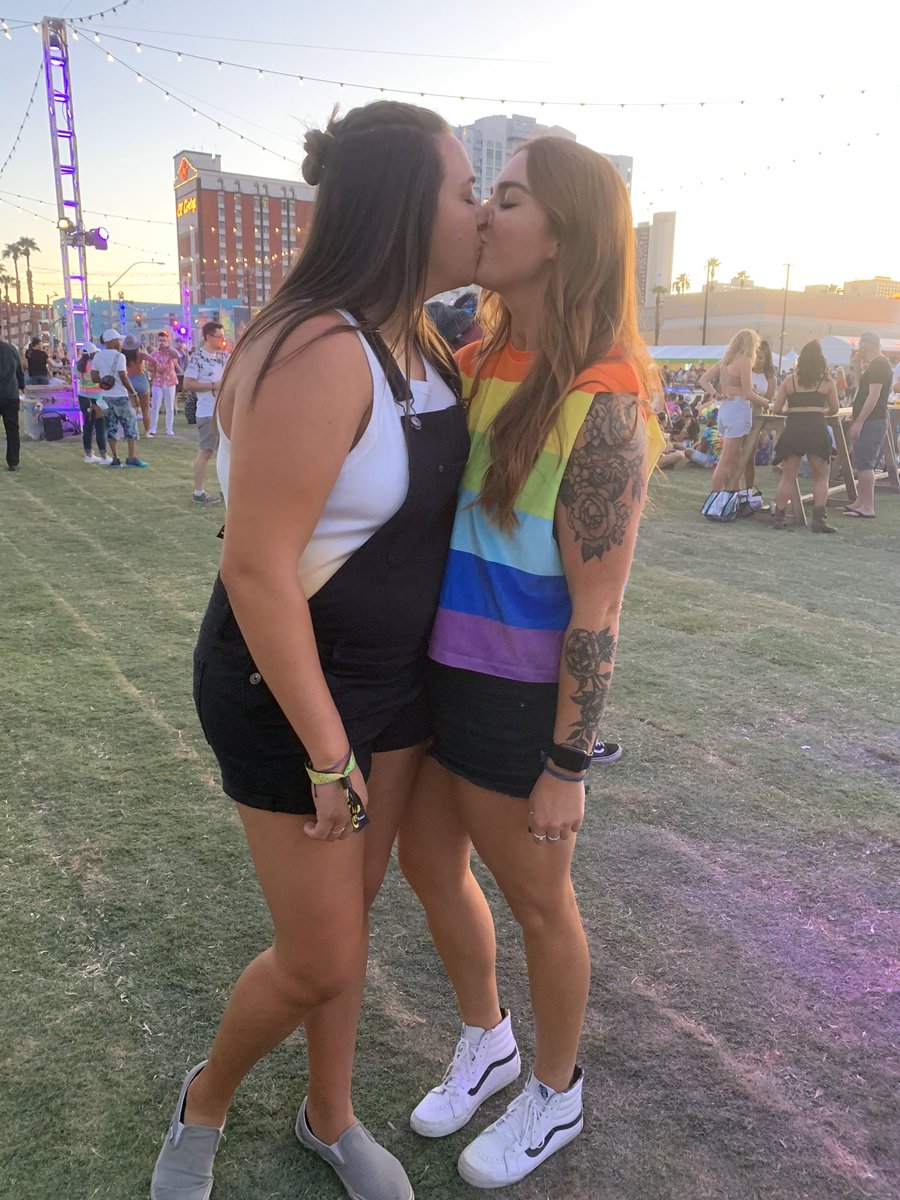 kaylamrubio's tweet photo. Happy pride month 🏳️‍🌈 #LoveIsLove https://t.co/fsoC4Zgtsl