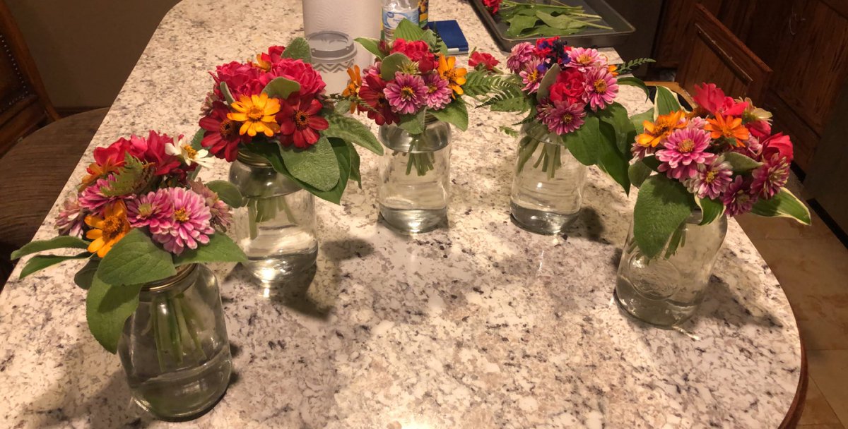 PosingPosies's tweet photo. I love bringing my #garden to my clients 🥰

#cutflowers #flower #cutflowerchat #posies #Flowers #customergifts #summer #sales https://t.co/Z3uTluwqoY