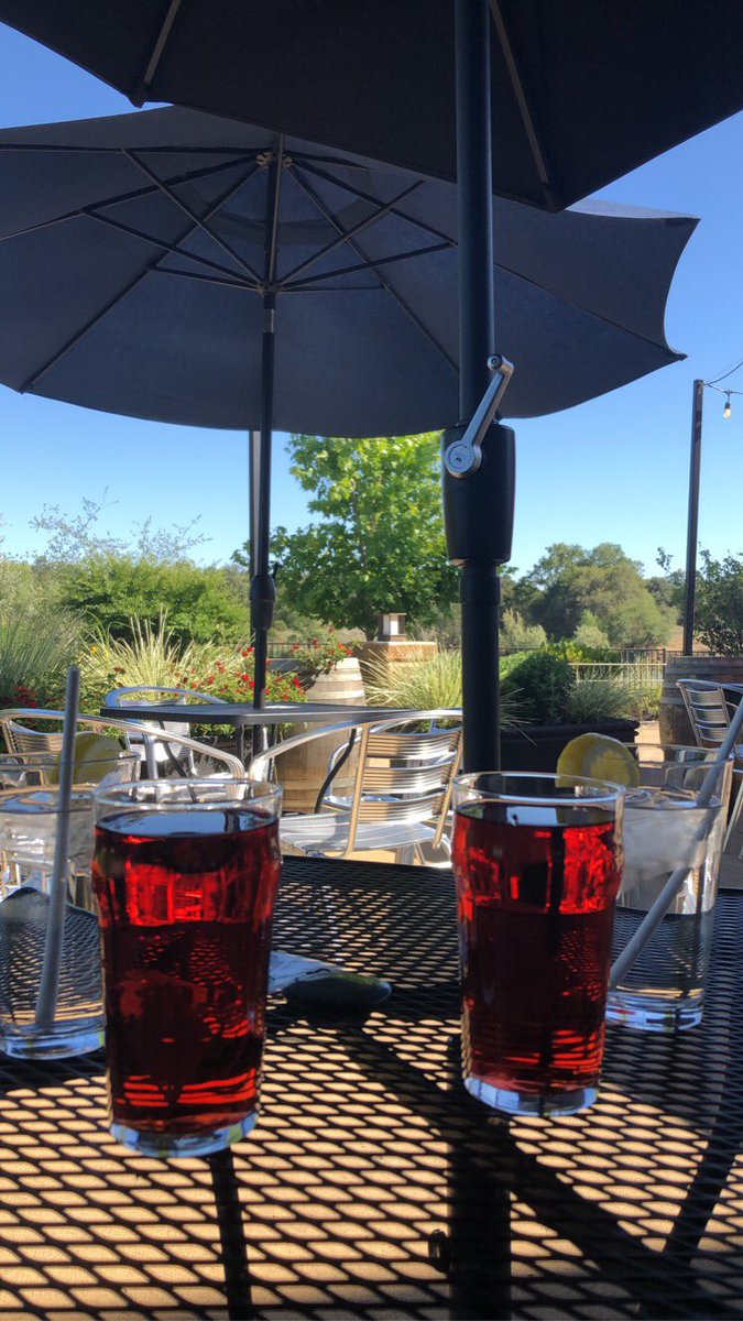 runningawry's tweet photo. Wednesday wind down 🍻 #girlchat #alwaysneeded https://t.co/G7P9399dd6
