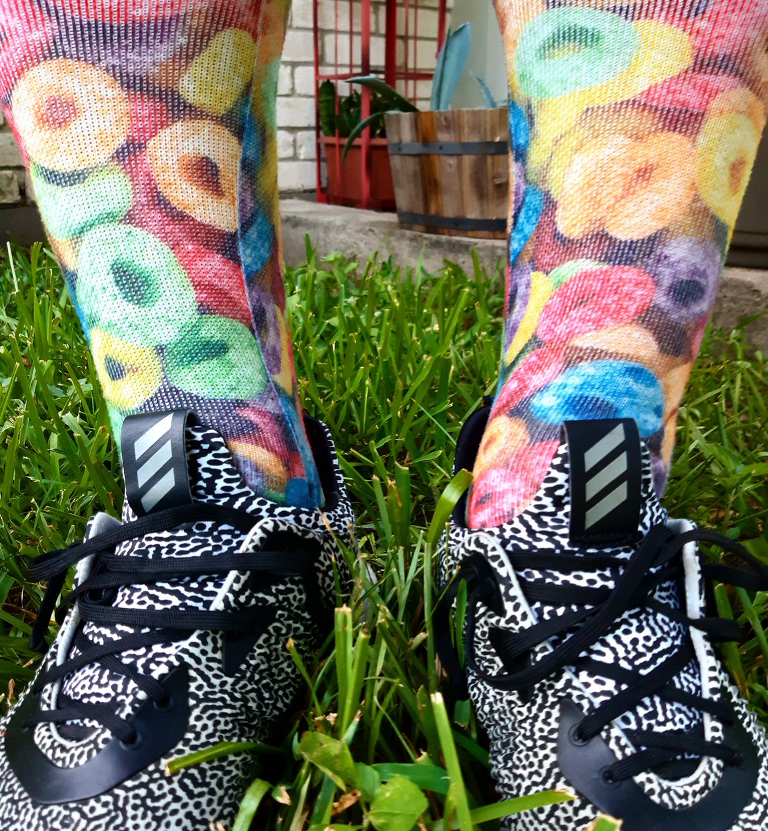 jonmartinezties's tweet photo. Fruit loop socks & Adidas Aramis Alphabounce #fruitloops #oddsox @oddsoxofficial #kellogsfruitloops #socks #socksofinstagram #ootd @socksofinstagram #sotd #shoesofinstagram #shoes #adidas @adidasoriginals @adidasrunning #adidasarsmis #alphabounce @adidasalphabounce https://t.co/wYzfjc1gL6