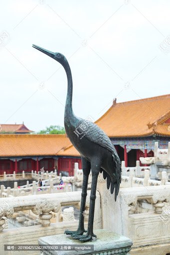 OH. went on weibo to  the crane was a reference to the statue in the forbidden city! all were beijing references lmao
