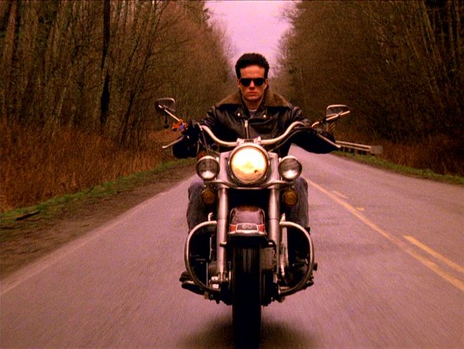 marcusstenberg's tweet image. En teori jag har: James Hurley i Twin Peaks är en Terminator som skickats tillbaka i tiden för att förhindra mordet på Laura Palmer. #sadtothebone