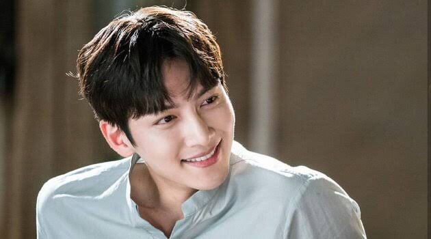 Nyokap lg demen banget nonton drakor. Terus maunya menantu mirip ji chang wook. Ada yg ngerasa mirip?🙂