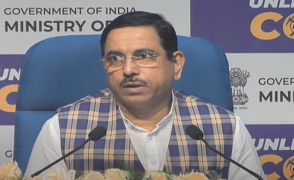 To meet increasing demand and reduce import of coal,  @CoalMinistry has taken ambitious decision of producing 1 billion tonnes of coal by  @CoalIndiaHQ by 2024, the plan includes new mines, infra development and other measures- announces Minister  @JoshiPralhad