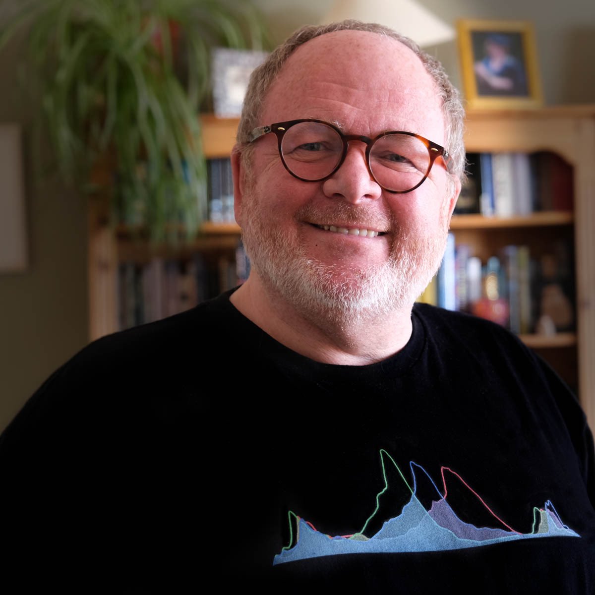 joelafferty's tweet image. New t-shirt for photography geeks! Thanks to Marques Brownlee for design @mkbhd
#rgb #histogram #photography #photographygeek