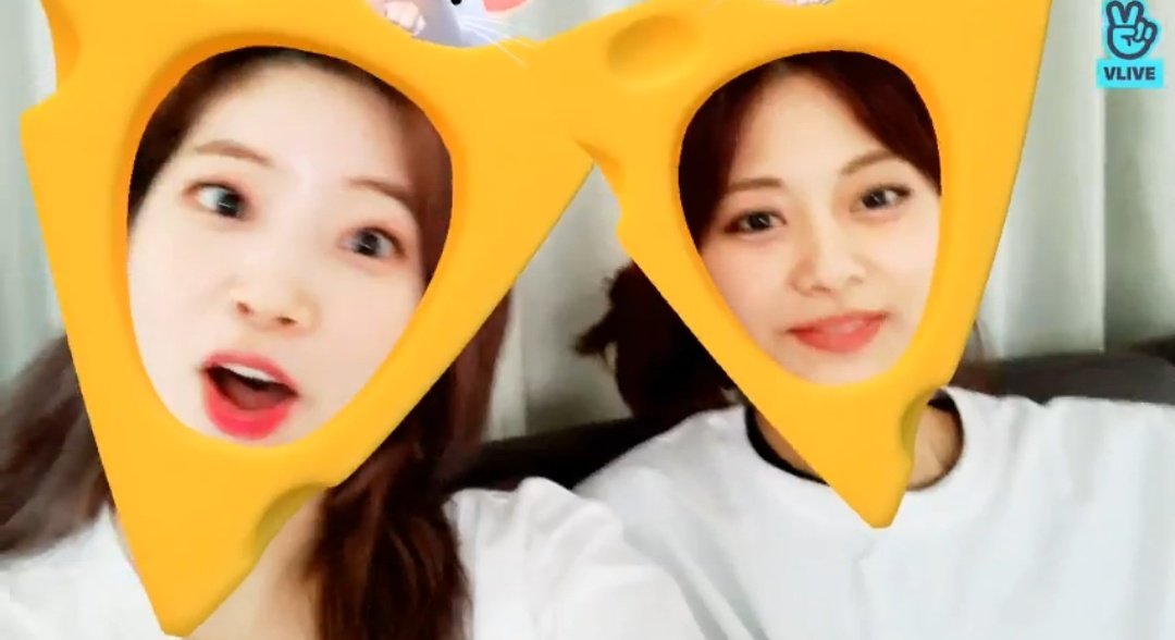 DH: Banana  TY: no it's cheese  DH: CHEESEE   @JYPETWICE