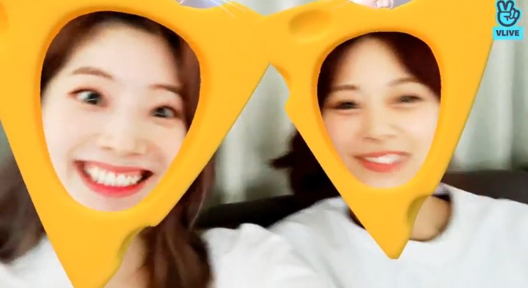 DH: Banana  TY: no it's cheese  DH: CHEESEE   @JYPETWICE