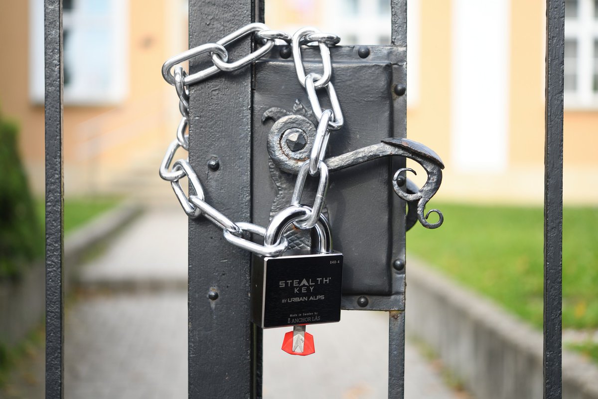 For a limited time only, you can buy our #Stealth Padlocks at a 20% DISCOUNT + FREE SHIPPING. Security fans, get this beautiful padlock equipped with the safest mechanical key the world has ever seen!

#SecurityFans #StealthPadlocks #UrbanAlps #StealthKey
urbanalps.com/en/shop/