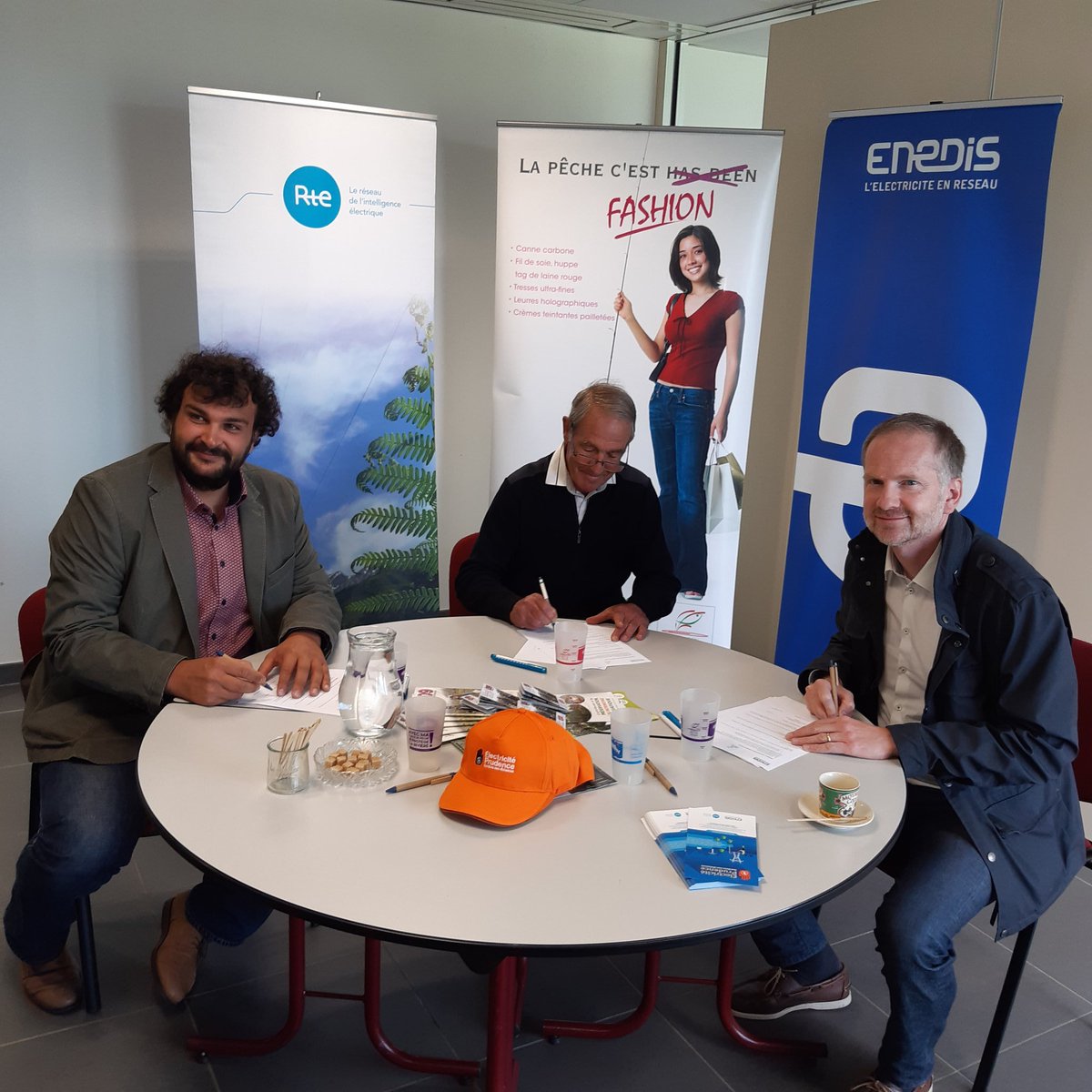 Enedis en Ariège et RTE en Sud-Ouest renouvelle le partenariat avec la fédération de #Pêche de l'#Ariege pour accroître la sécurité à proximité des lignes électriques dans le cadre de la campagne #Electriteprudence <a href="/enedis/">Enedis</a>_pyr_S @enedis <a href="/RTE_SudOuest/">RTE en Sud-Ouest</a>