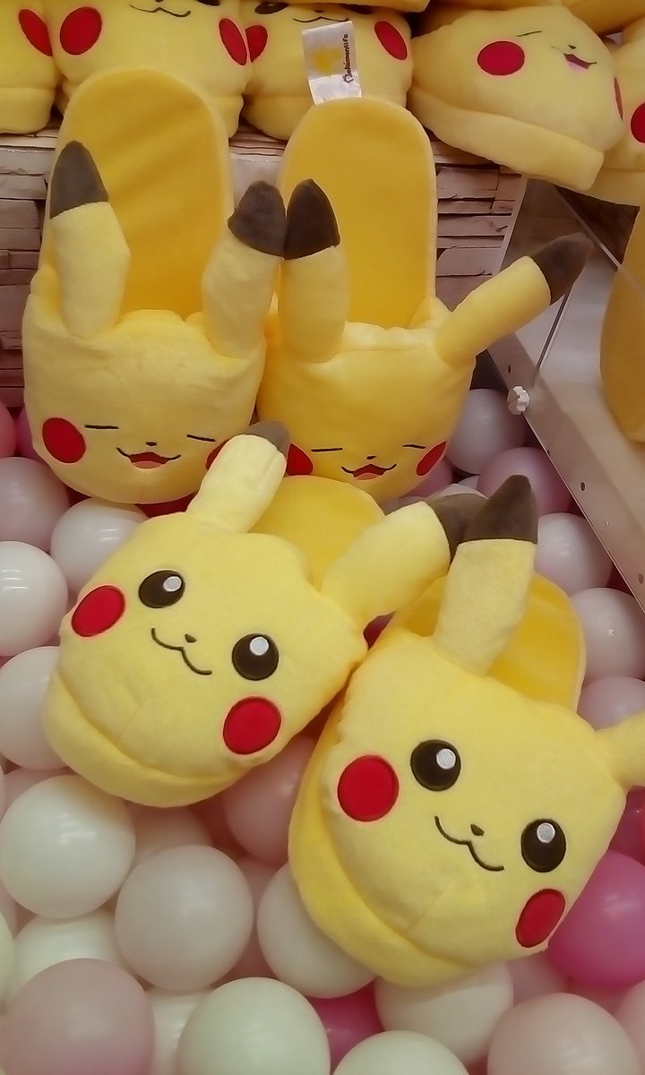 ট ইট র ゲームパニック京都 景品入荷情報 ポケットモンスター Pokemon Life With Pikachu ぬいぐるみスリッパ ピカチュウ 全２種 プライズ 河原町 ゲーセン ゲームパニック京都 ゲーパニ