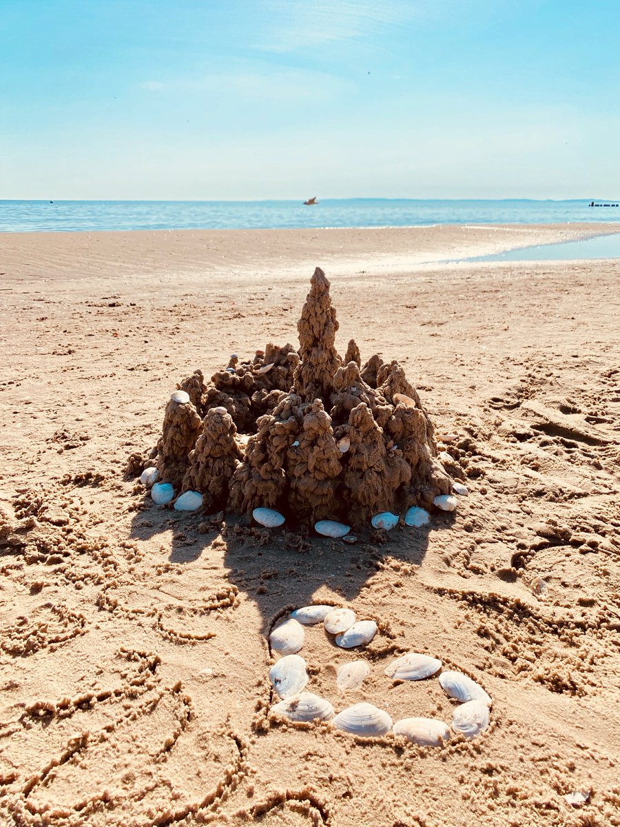 Danke für eure Baukünste.🥰 #Kleckerburg
___
#kaiserbaeder #ahlbeck #heringsdorf #bansin #usedom #inselusedom #ostsee #strand #meer #urlaub