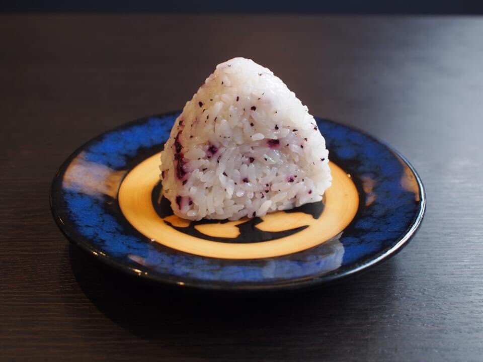 天然石　　おにぎりさん 今日は「おにぎり🍙の日」😋日本最古のおにぎりの化石が発見された日