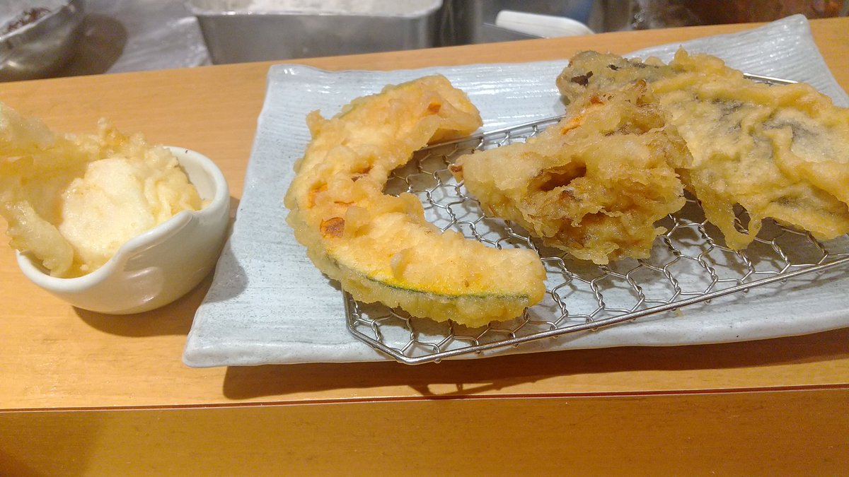 ピエタ ノアレ No Twitter どうしてもキスの天ぷら食べたくなって 天ぷらまきの 初めての玉子天 天上の食べ物 滅茶苦茶おいしかった トロットロ とつゆの旨味がごはんに合う ただ 量が多かった コースみたいに一品一品でてきて たべるので 結構お腹たまる