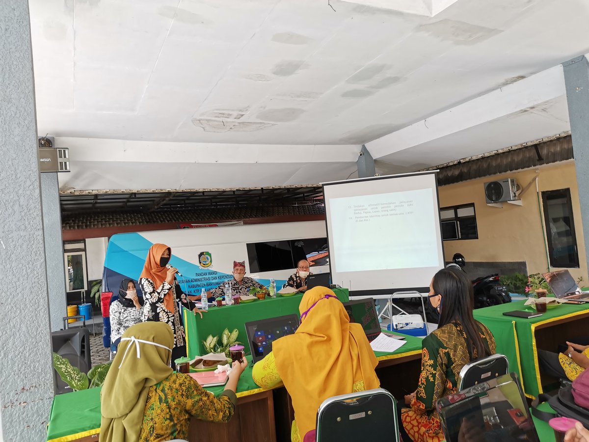 Sosialisasi Pembinaan Data Administrasi Kependudukan pada Op Desa se-Kec. Blimbingsari oleh Dispenduk Capil Kab. Banyuwangi.
#Kependudukan #Dispenduk #KecBlimbibgsari
<a href="/AzwarAnas_A3/">Abdullah Azwar Anas</a> <a href="/banyuwangi_kab/">Kabupaten Banyuwangi</a>