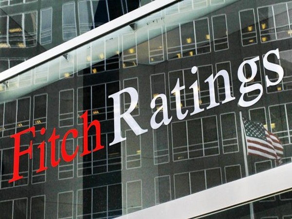 ANI's tweet photo. Fitch expects economic activity to contract by 5% in the fiscal year ending March 2021 (FY21) from the strict lockdown measures imposed since 25 March 2020, before rebounding by 9.5% in the financial year 2022: Fitch Ratings https://t.co/3OzFSQ7KvH