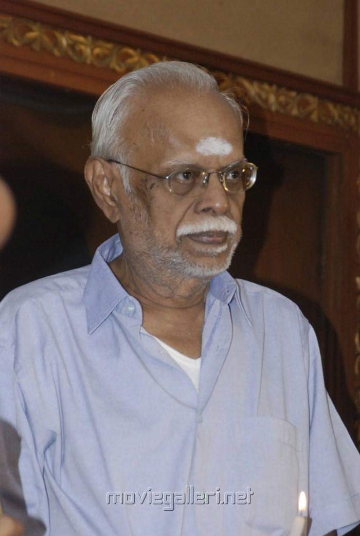 Tributes to Shri  #PANJUARUNACHALAM (Born 18 June 1941 – Died 9 August 2016) Indian Writer, Producer, Director & Lyricist, who worked in Tamil Cinema, on his Birth Anniversary today. He was mentored by poet Kannadasan who was his uncle.  @ikamalhaasan  @rajinikanth  @gangaiamaren