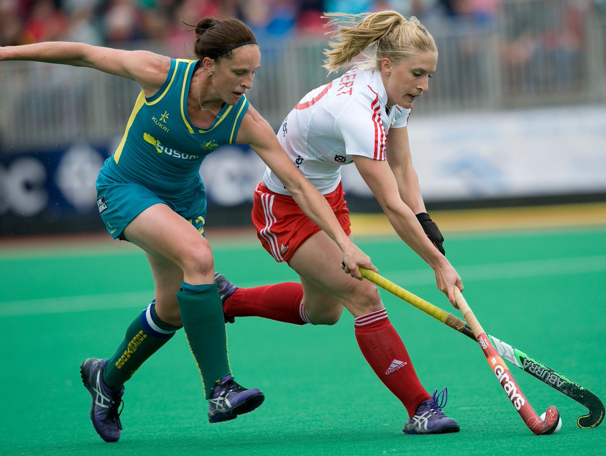 Hockeyroos's tweet photo. #BlastFromThePast – Madonna Blyth fights for possession against England in 2013. #ROOthless https://t.co/Y0KoGrt3xh
